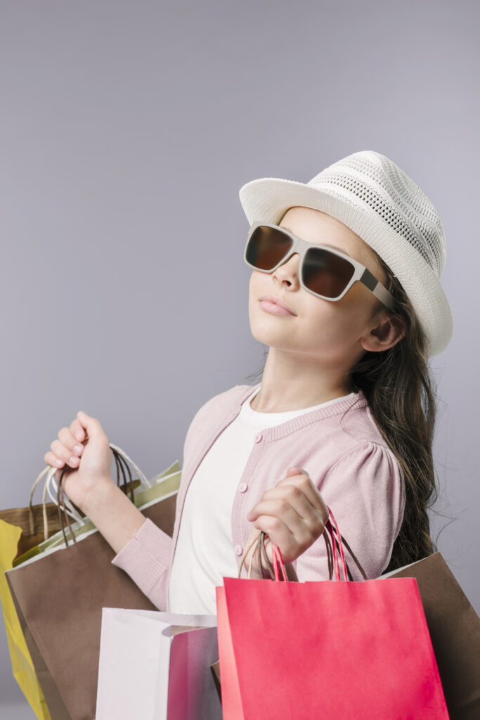 girl sunglasses posing with shopping bags
